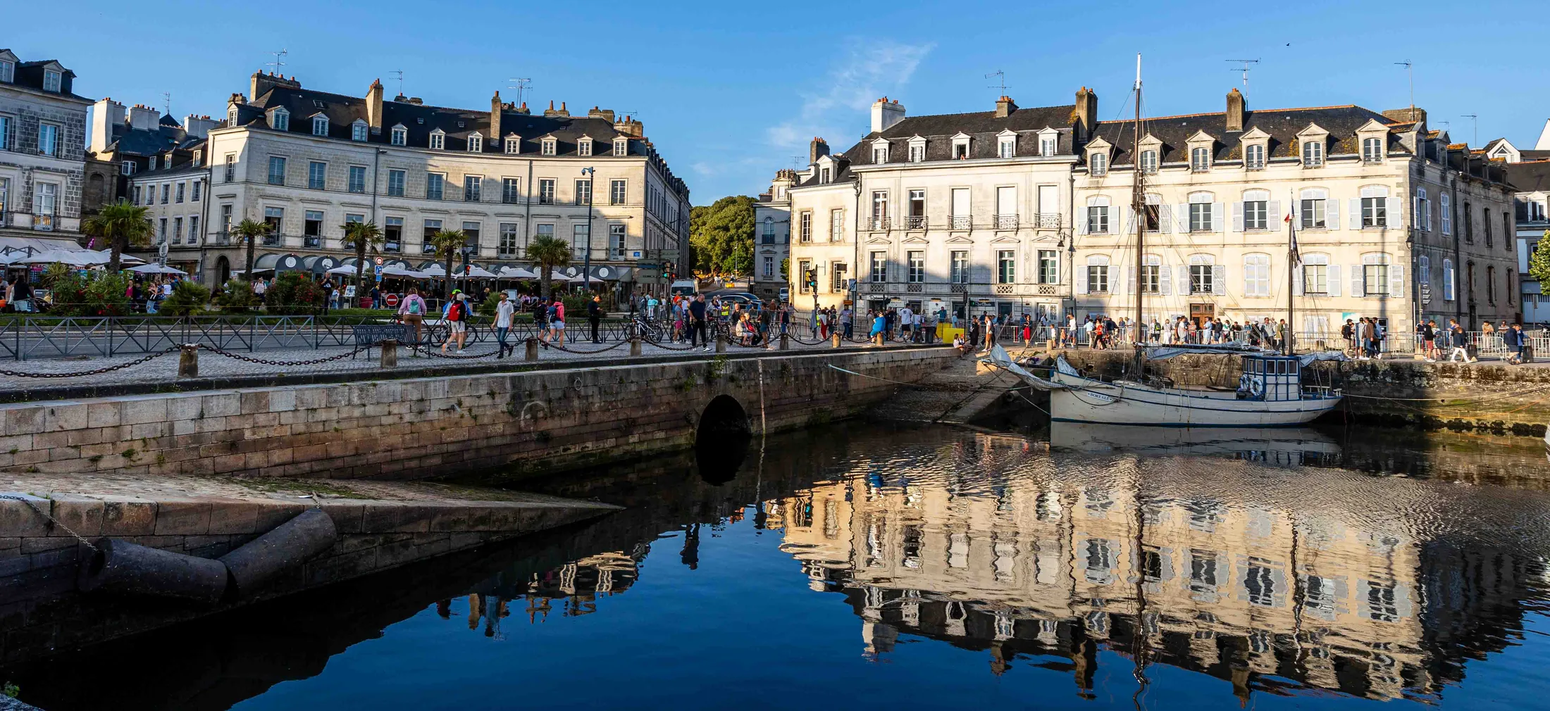 Le port de Vannes et la place Gambetta