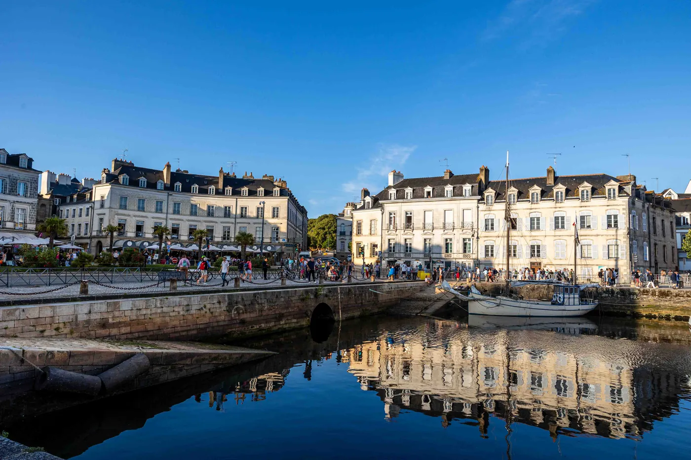 Le port de Vannes et la place Gambetta